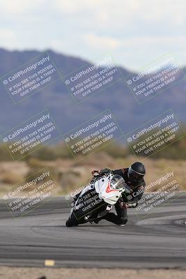 media/Nov-16-2025-Race Pace (Sun) [[8c5fa54630]]/Non Verified Riders (1st 20 Minutes)/5-Turn 15 (110pm)/